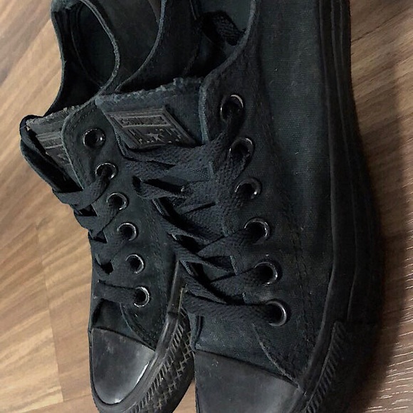 All black converse - Picture 1 of 2